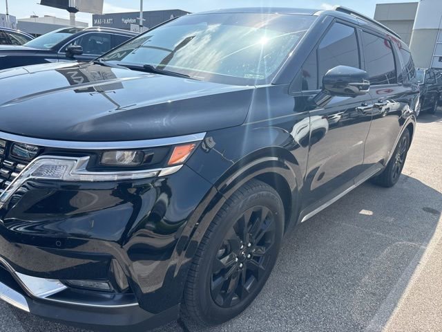 Used 2024 Kia Carnival SX image 1