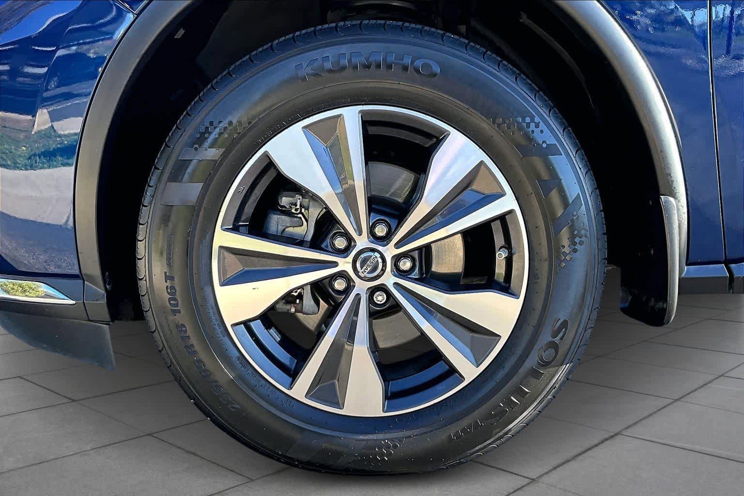 Used 2019 Nissan Murano S image 11