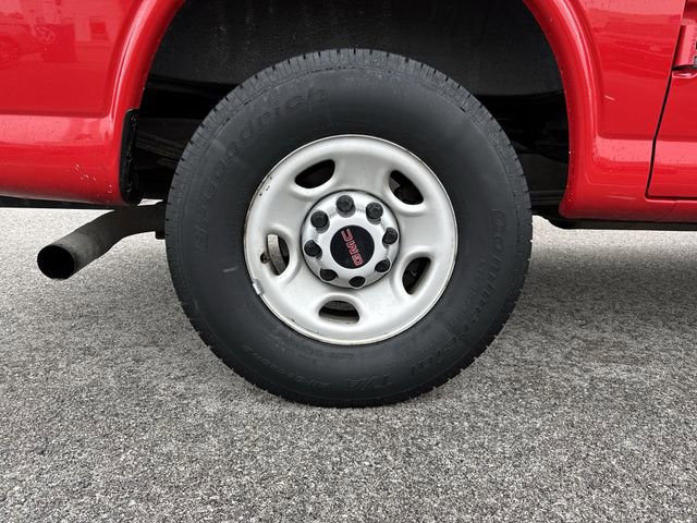 Used 2017 GMC Savana 2500 RWD image 27