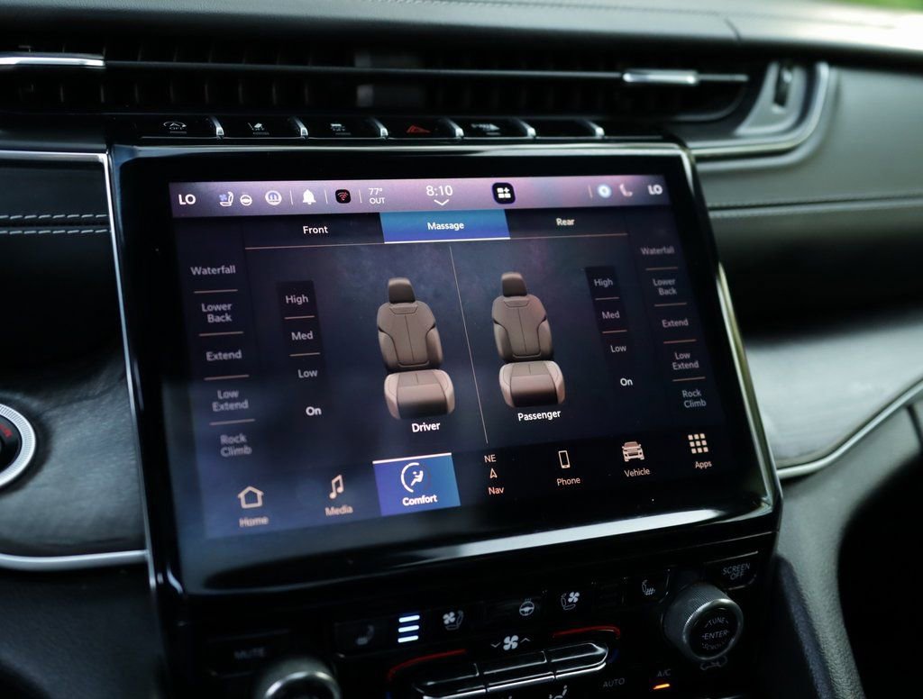 Used 2022 Jeep Grand Cherokee Overland w/ Luxury Tech Group IV image 16