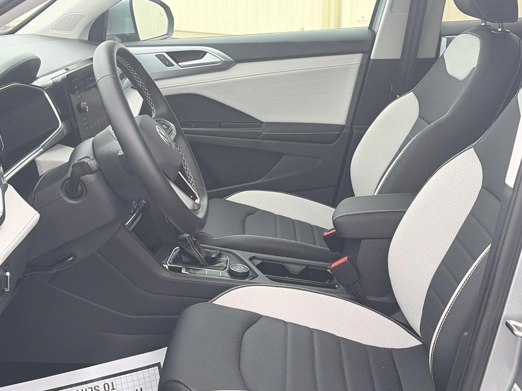 Certified 2025 Volkswagen Taos SEL AWD/4WD image 19