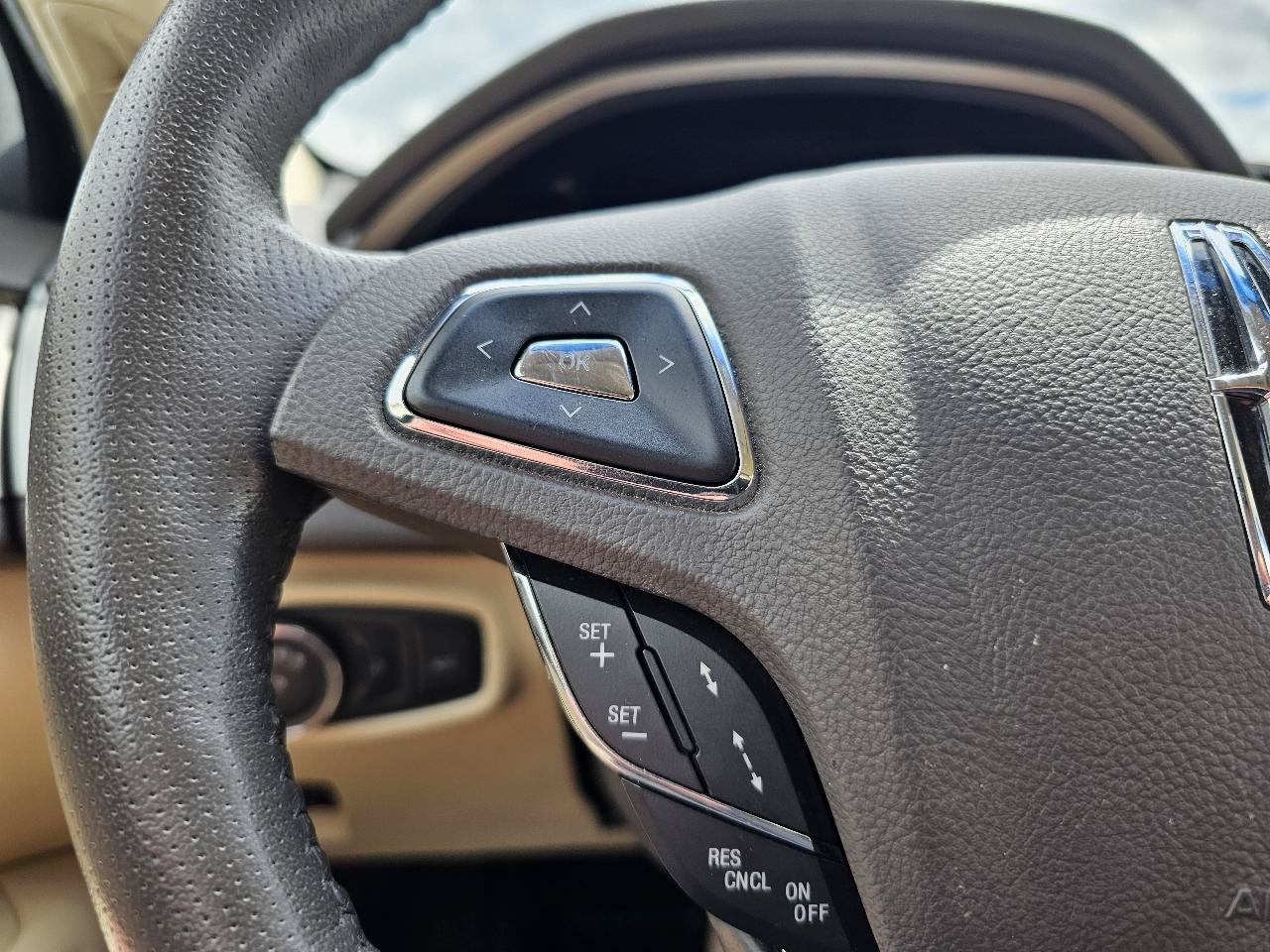 Used 2014 Lincoln MKZ Hybrid w/ Equipment Group 202A Reserve FWD image 9