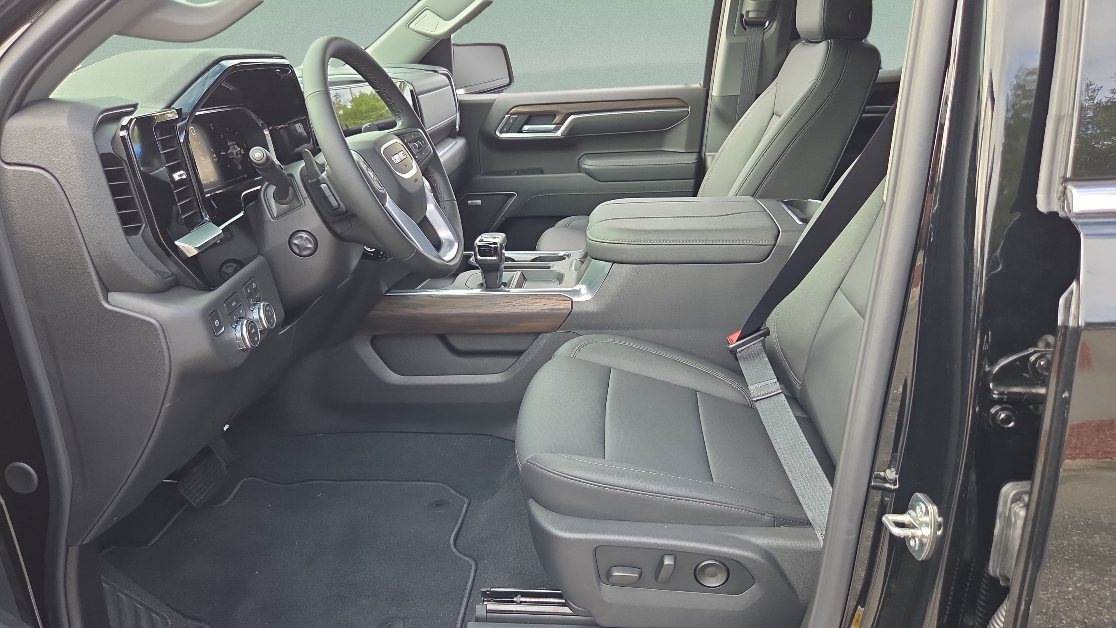 New 2026 GMC Sierra 1500 SLT w/ SLT Premium Plus Package AWD/4WD image 9