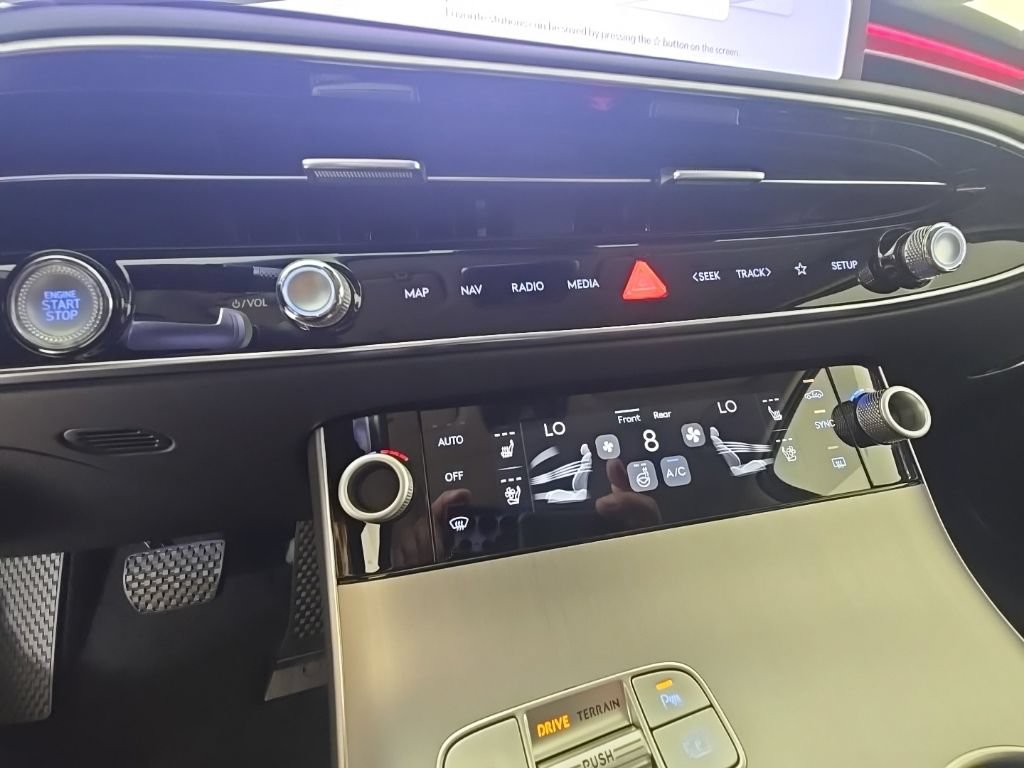 New 2027 Genesis GV70 2.5T Advanced AWD/4WD image 22