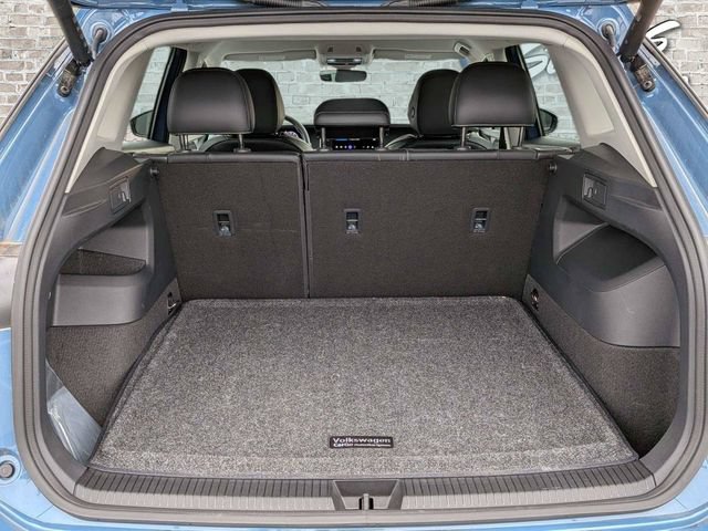 Used 2025 Volkswagen Tiguan SE FWD image 13