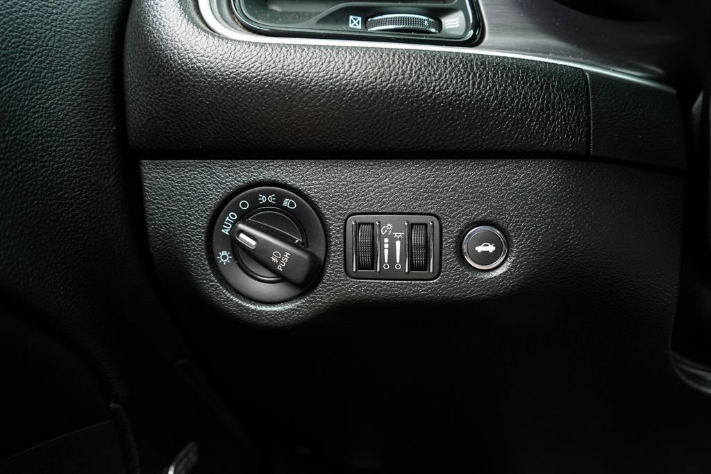 Used 2018 Dodge Challenger R/T Scat Pack RWD image 30