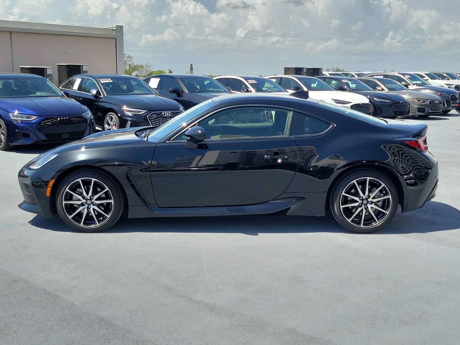 Used 2023 Toyota GR86 RWD image 3