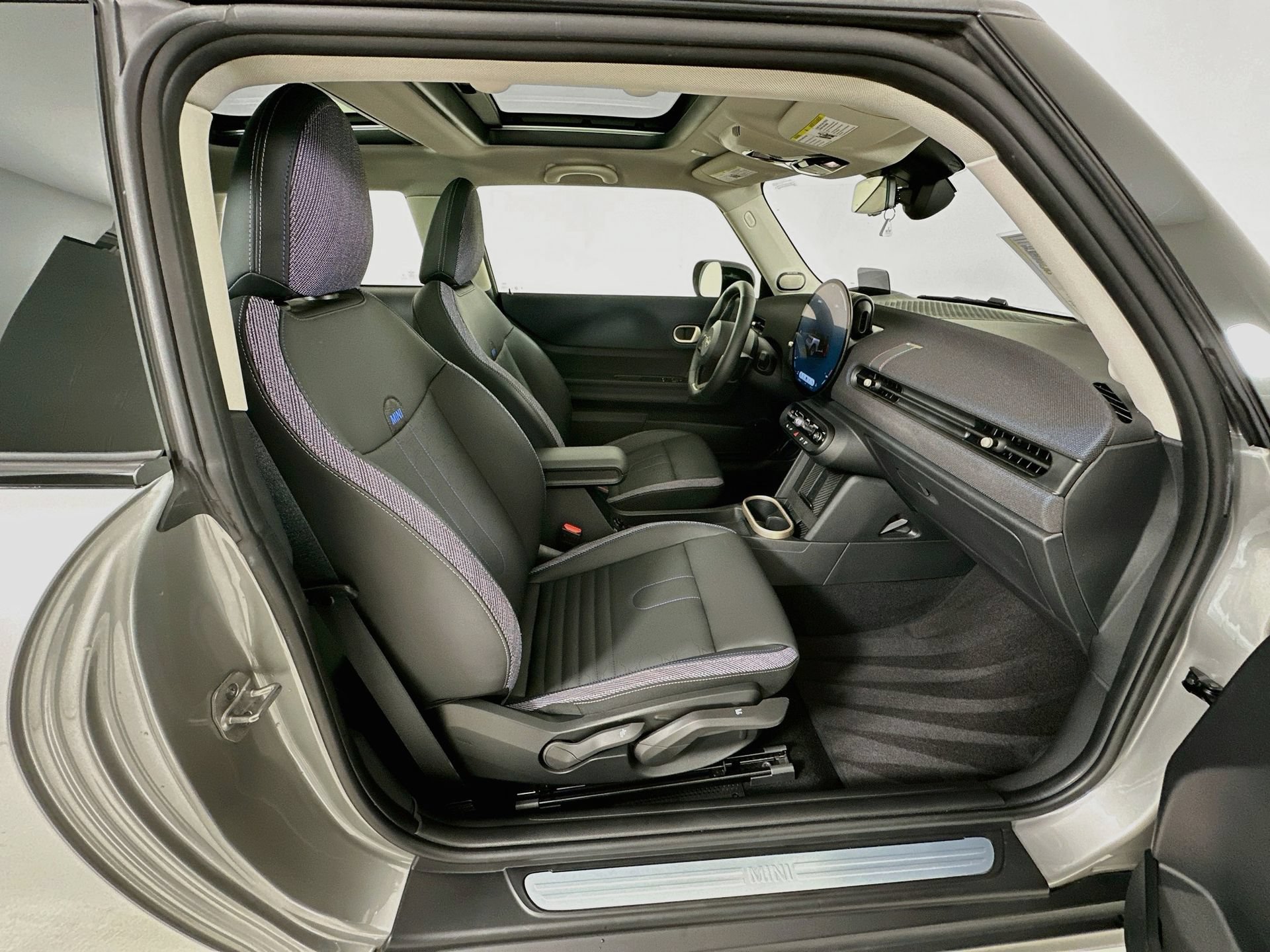 Used 2025 MINI Cooper S FWD image 29