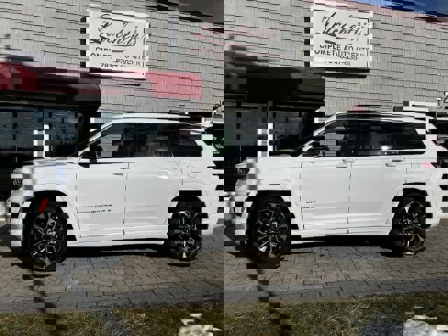 Used 2025 Jeep Grand Cherokee L Overland w/ Advanced Protech Group III image 2