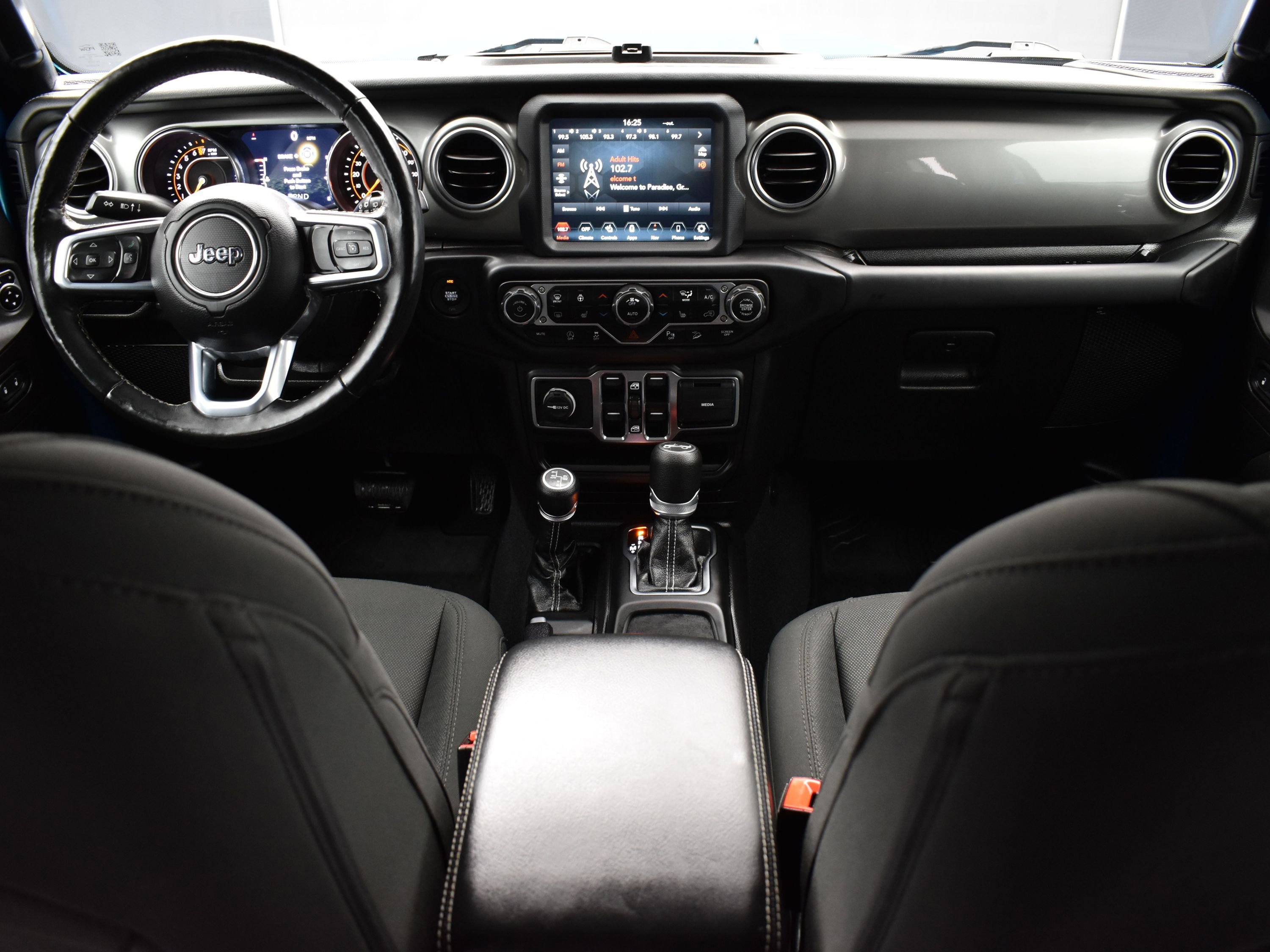 Used 2020 Jeep Wrangler Unlimited Sahara image 13