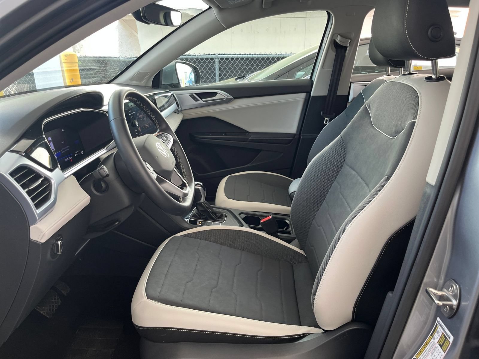 Used 2025 Volkswagen Taos SE FWD image 27