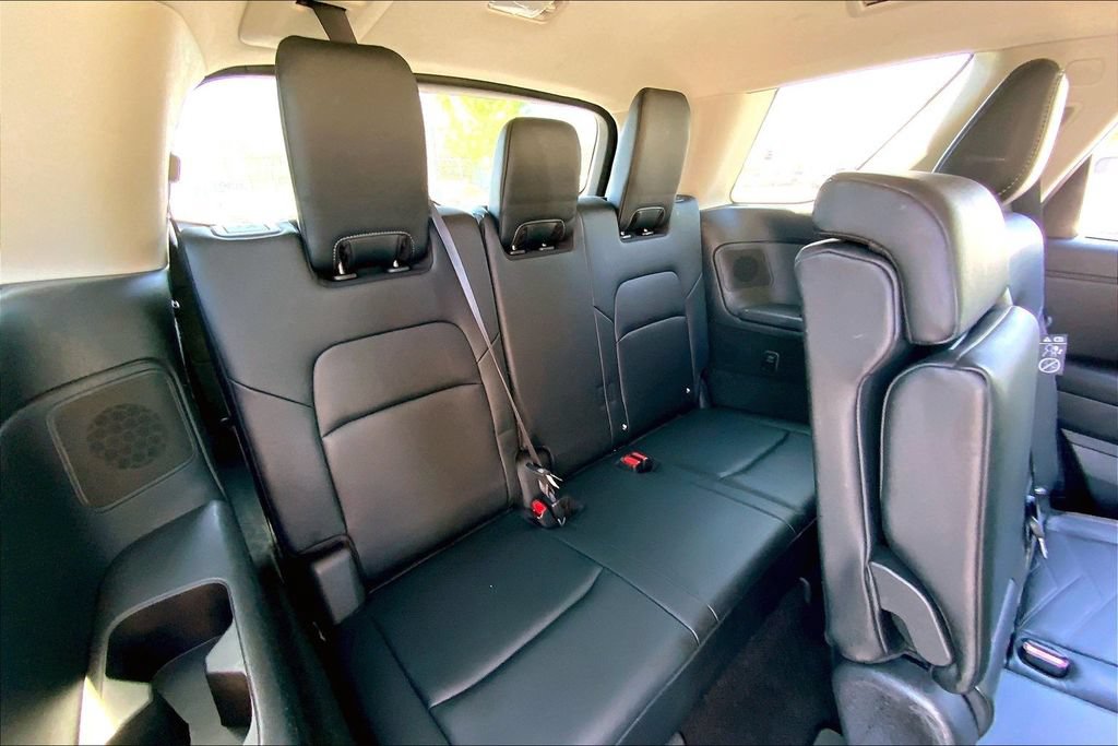 Used 2023 Nissan Pathfinder Platinum w/ Black Appearance Package AWD/4WD image 18