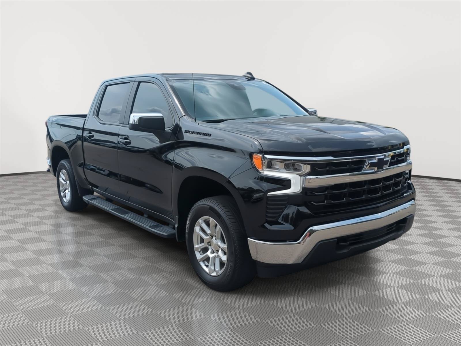 Used 2024 Chevrolet Silverado 1500 LT AWD/4WD image 7