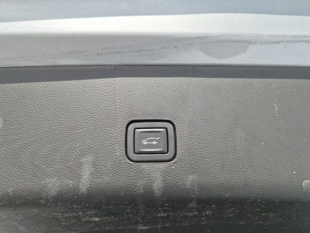 Used 2023 Chevrolet Traverse LT image 9