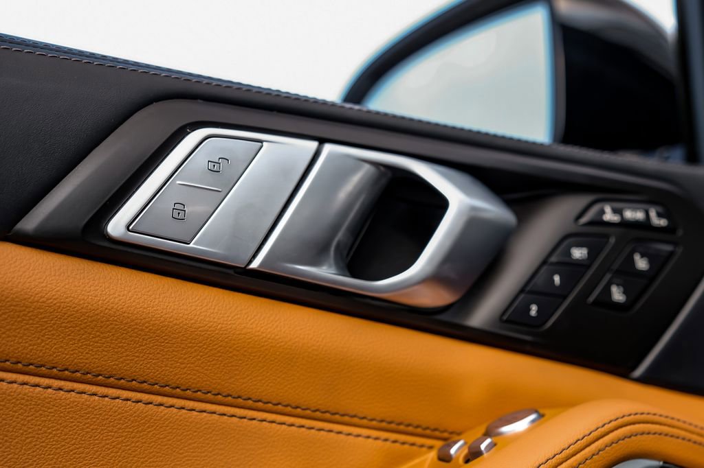 Used 2021 BMW X7 M50i w/ Executive Package image 50