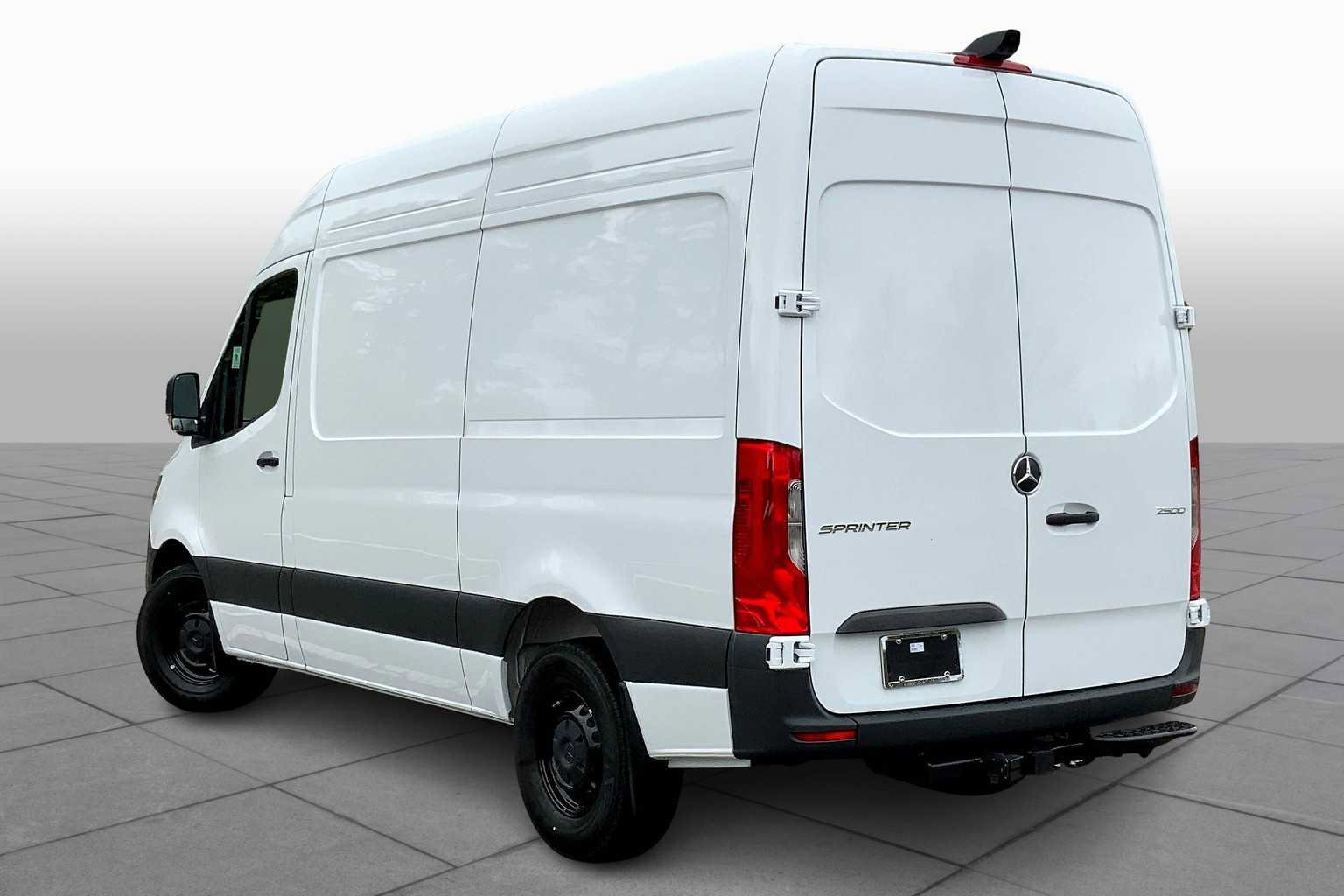 Used 2025 Mercedes-Benz Sprinter 2500 image 16