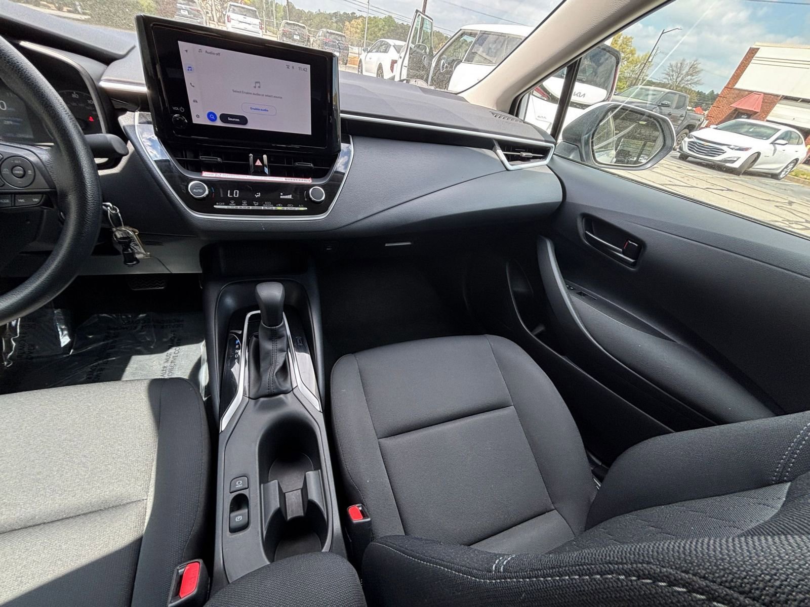 Used 2025 Toyota Corolla LE image 36