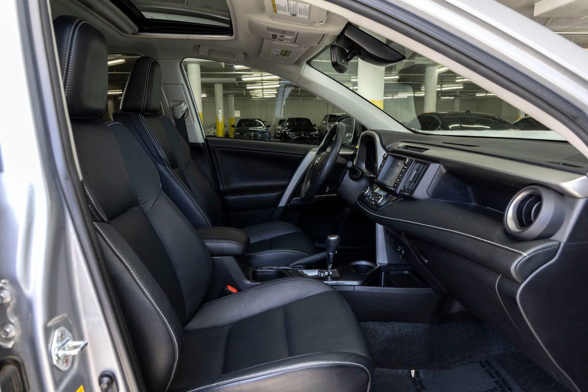 Used 2017 Toyota RAV4 Platinum FWD image 22