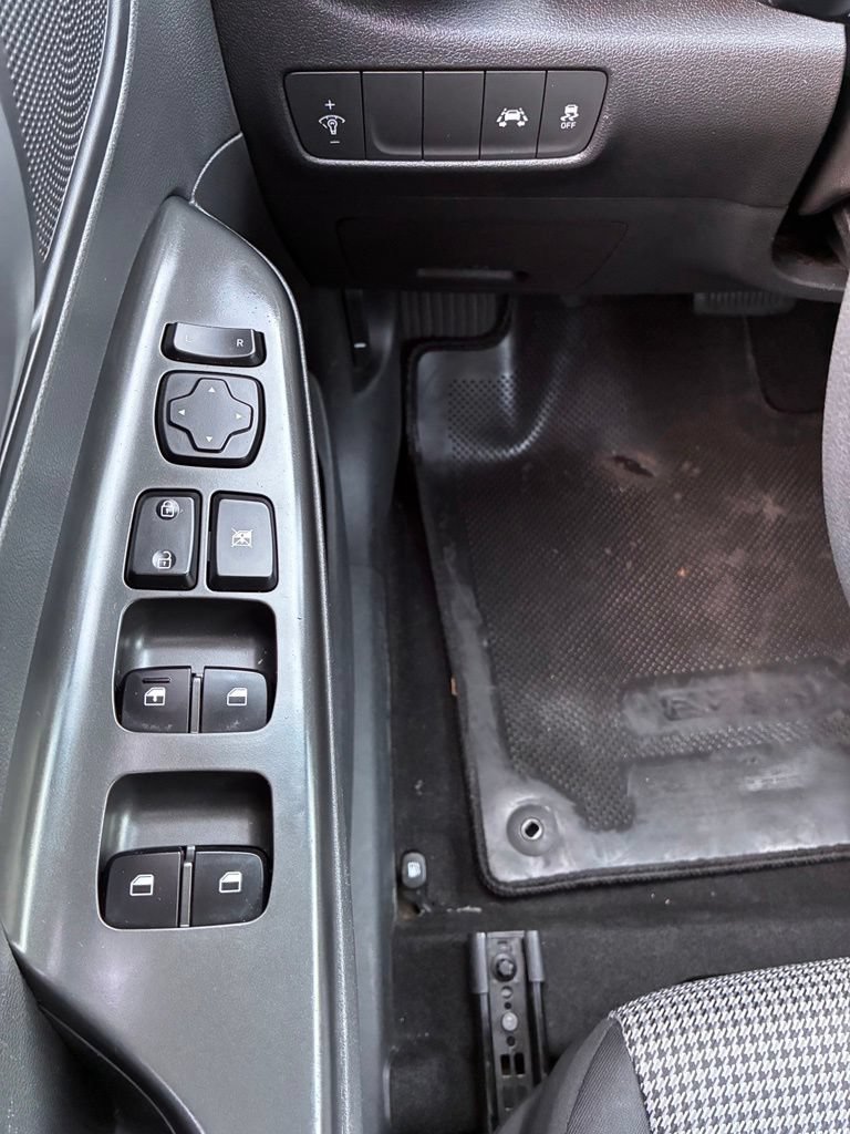 Used 2021 Hyundai Kona SE FWD image 23