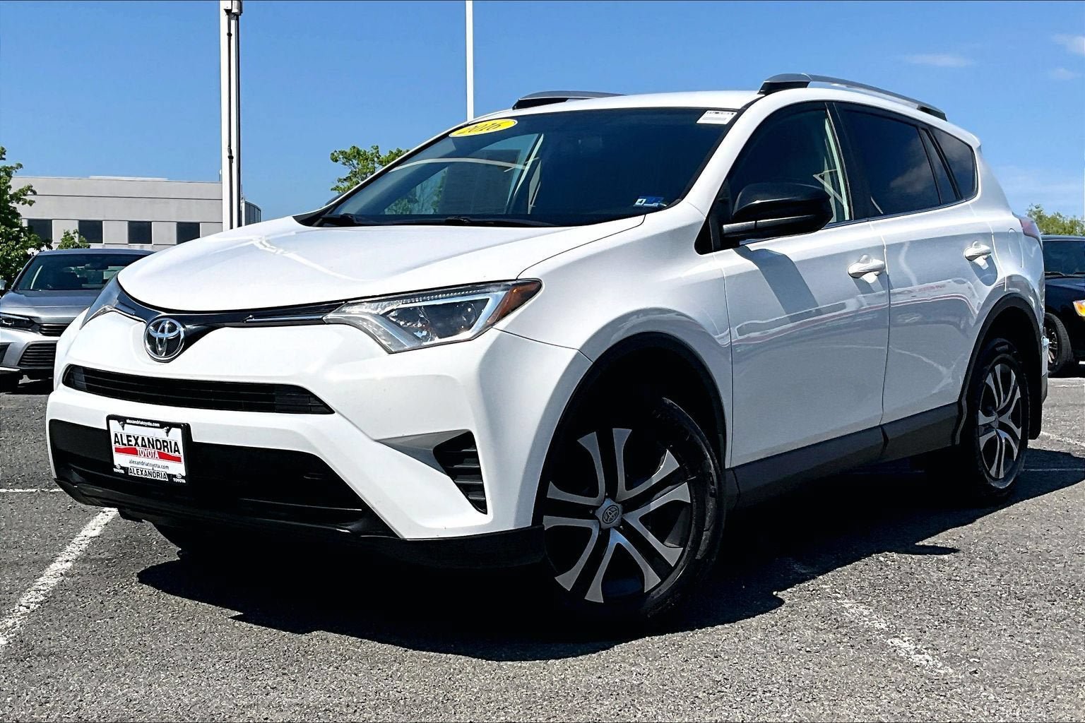 Used 2016 Toyota RAV4 LE AWD/4WD video 1