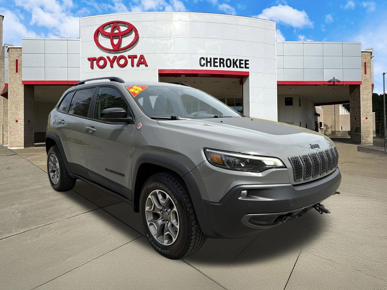 Used 2023 Jeep Cherokee Trailhawk image 3