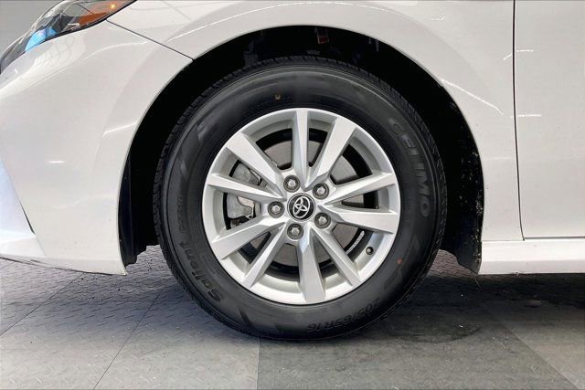 Used 2025 Toyota Camry LE image 8