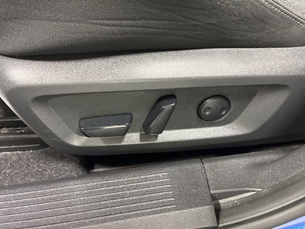 Used 2023 Nissan Rogue SV image 11