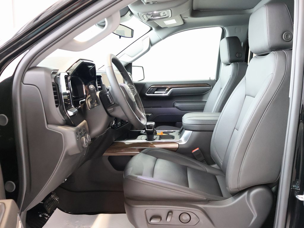 Used 2024 Chevrolet Silverado 1500 LT Trail Boss w/ Convenience Package II image 12