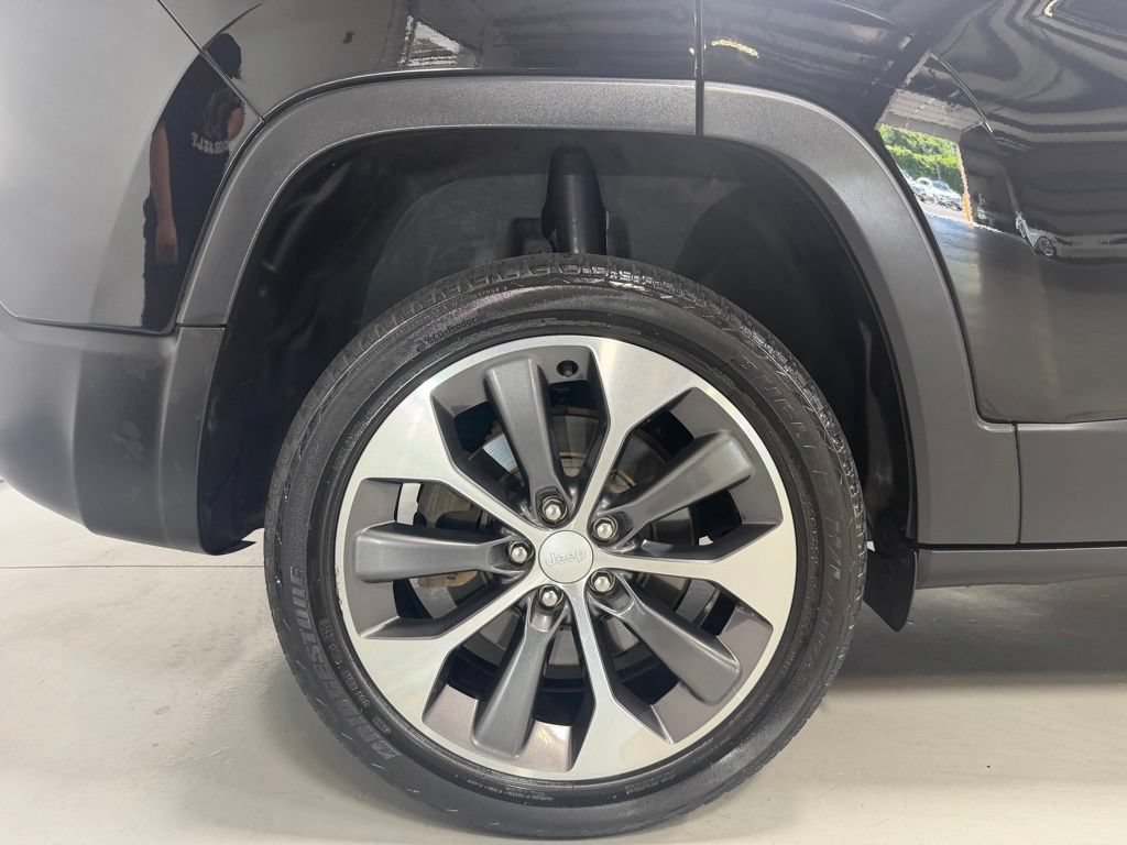Used 2022 Jeep Cherokee Limited w/ Elite Package AWD/4WD image 15