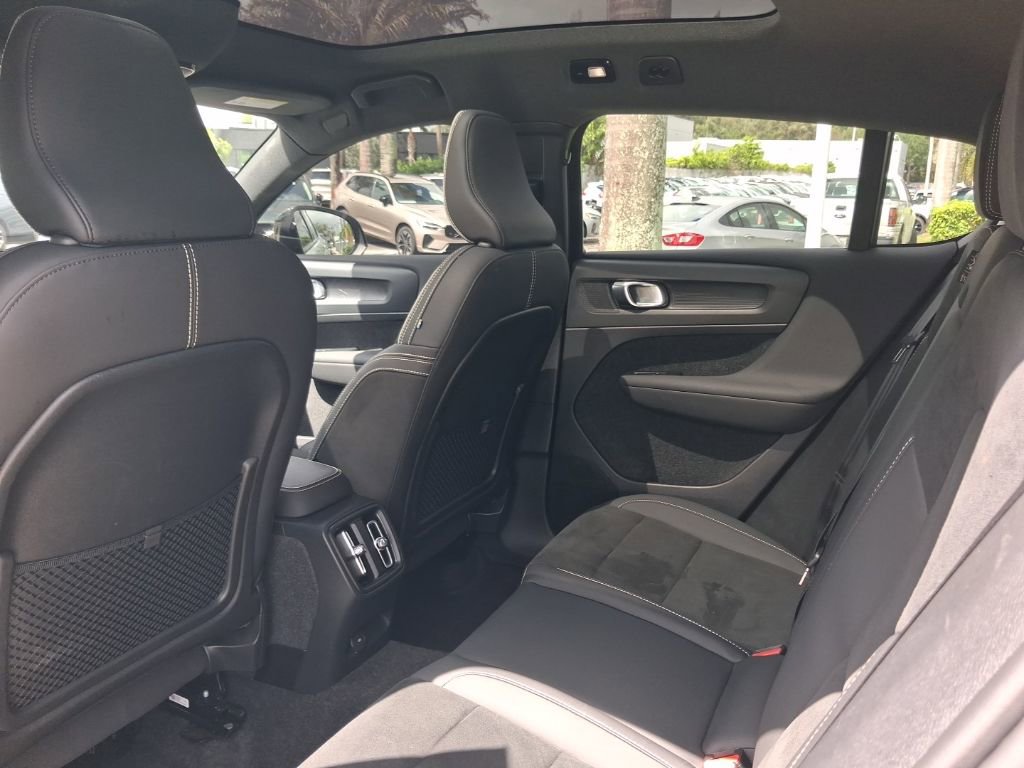 Used 2023 Volvo C40 P8 Recharge Plus image 7