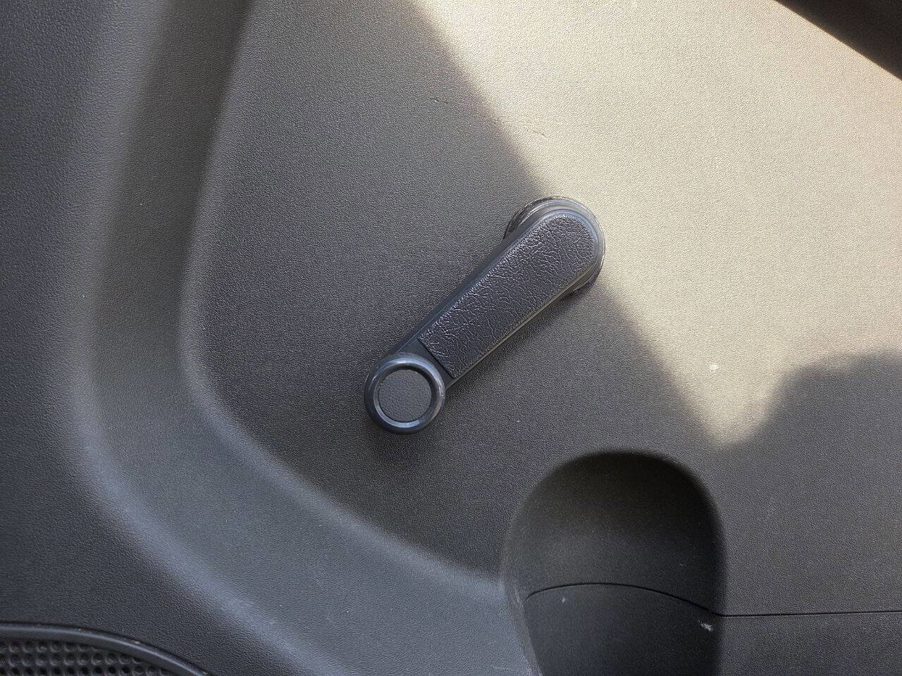 Used 2008 Nissan Frontier XE w/ XE Preferred Pkg image 30