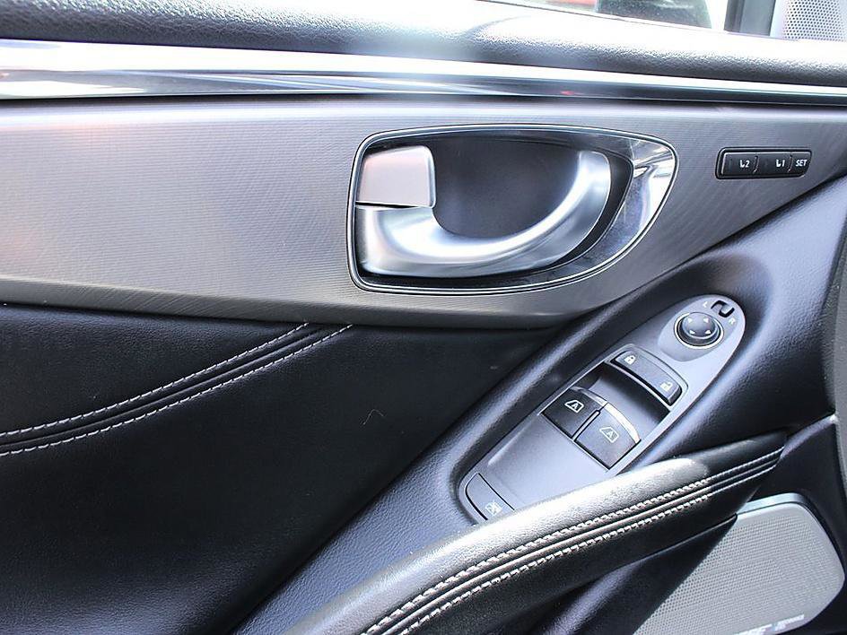 Used 2019 INFINITI Q60 3.0t Luxe w/ Essential Package RWD image 7