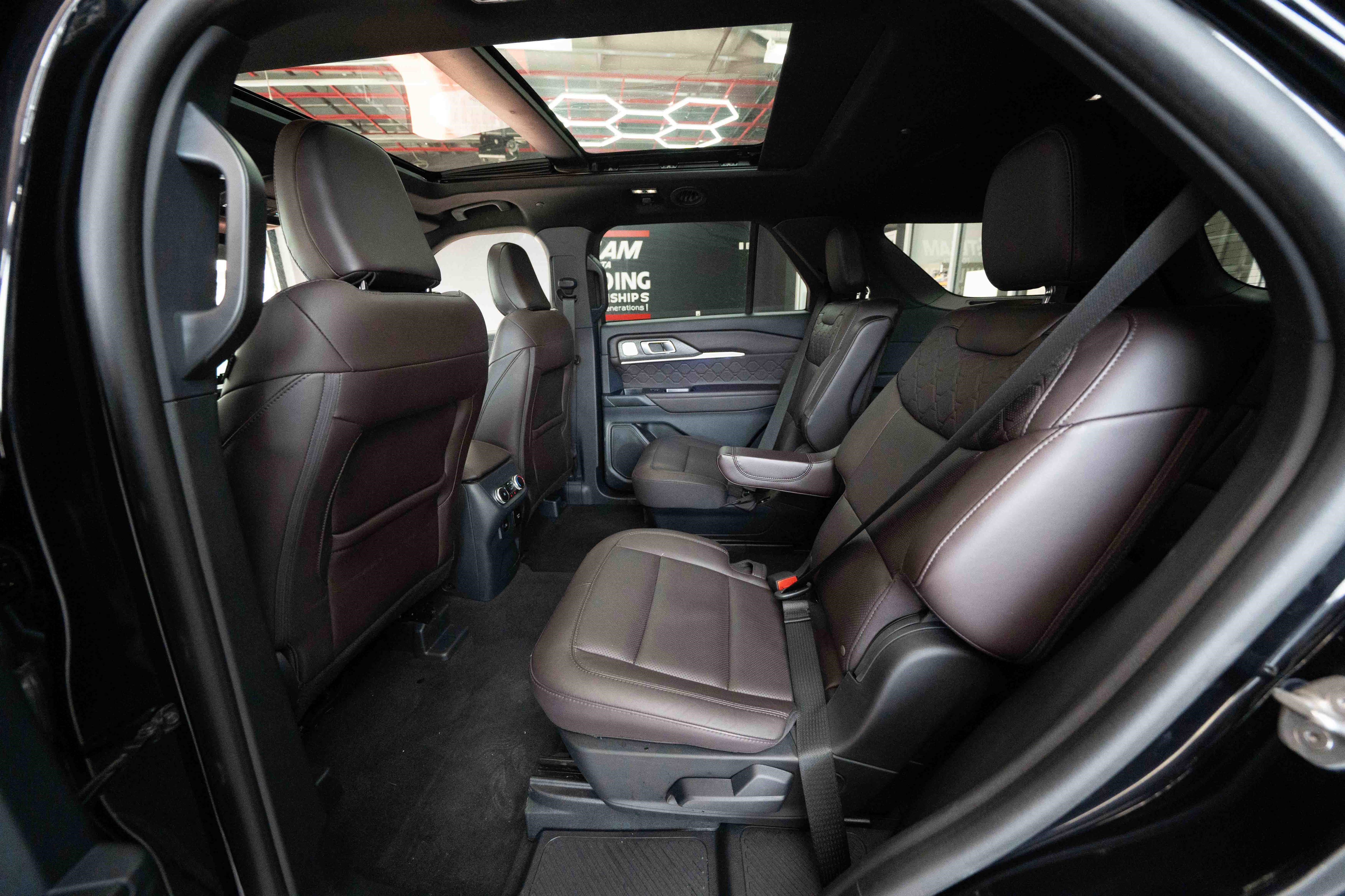 Used 2025 Ford Explorer Platinum w/ LUX Leather Package image 23