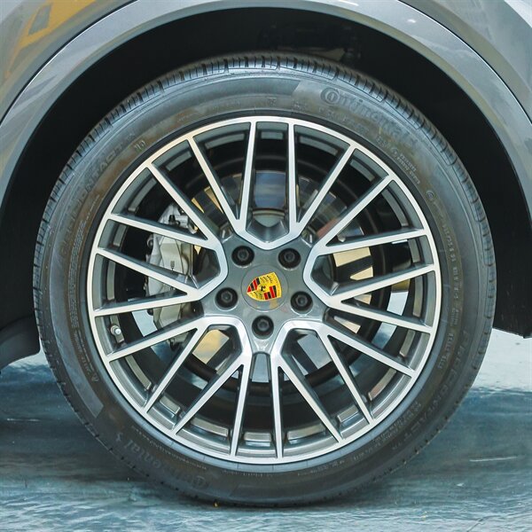Used 2020 Porsche Cayenne Turbo AWD/4WD image 42
