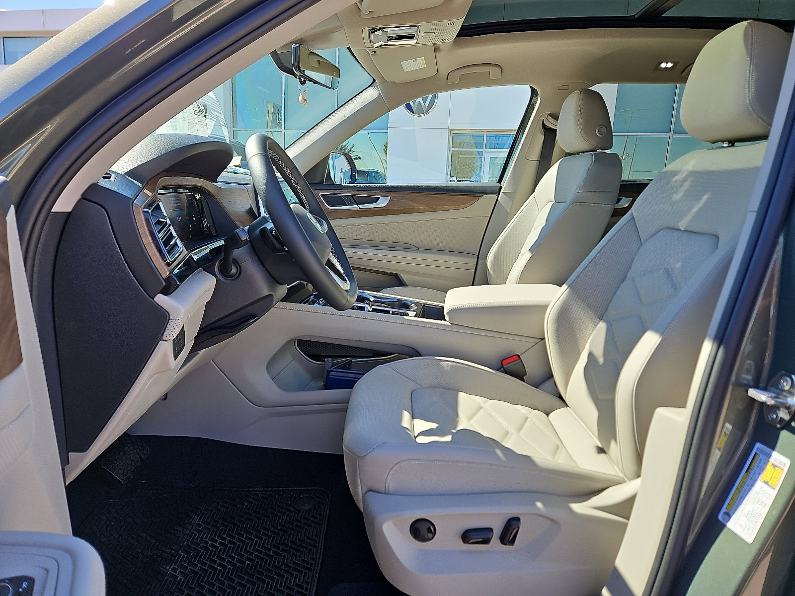 New 2026 Volkswagen Atlas SE image 13