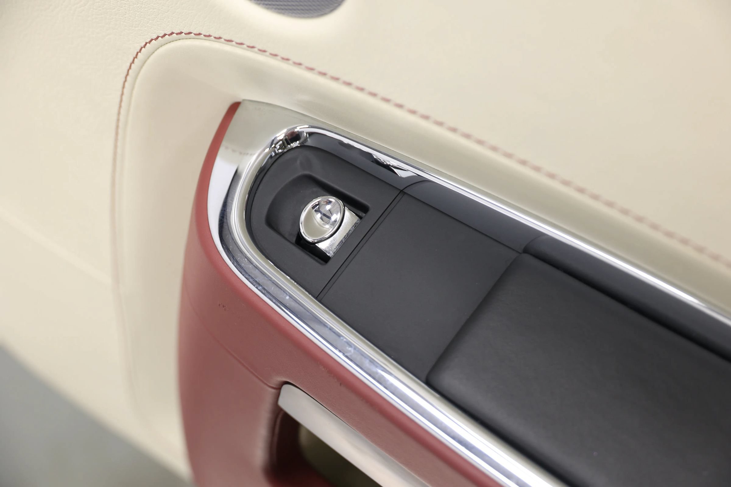 Used 2013 Rolls-Royce Ghost RWD image 96