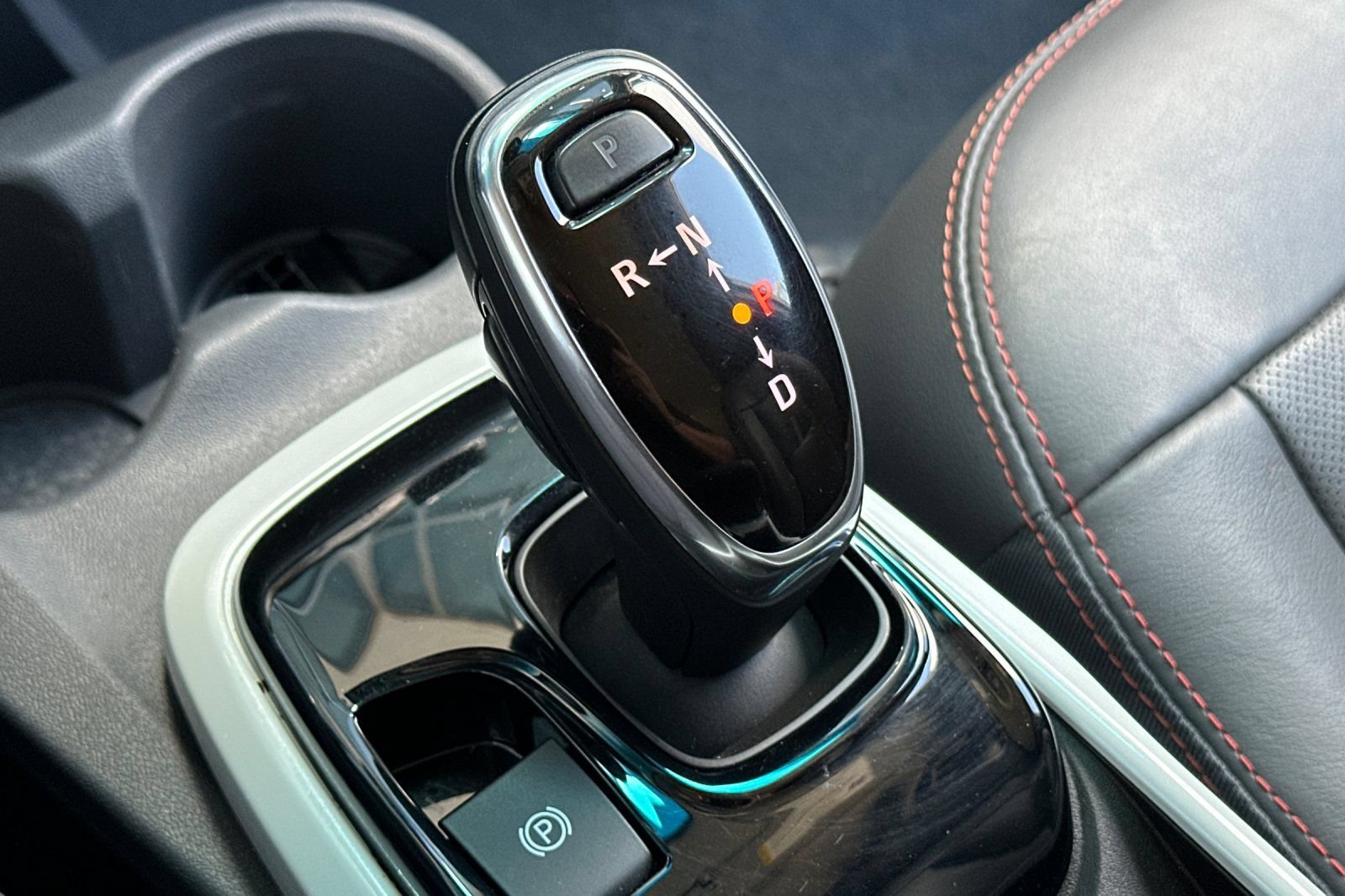 Used 2020 Chevrolet Bolt Premier w/ Infotainment Package FWD image 27
