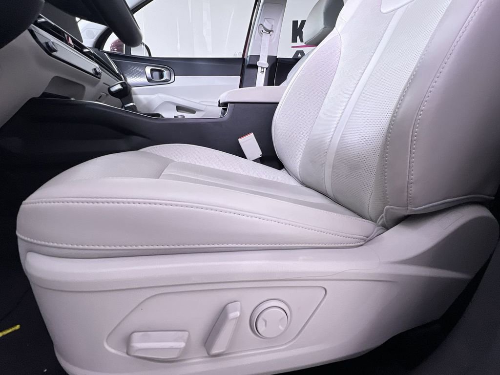 Used 2024 Kia Sorento S w/ Panoramic Sunroof Package image 14