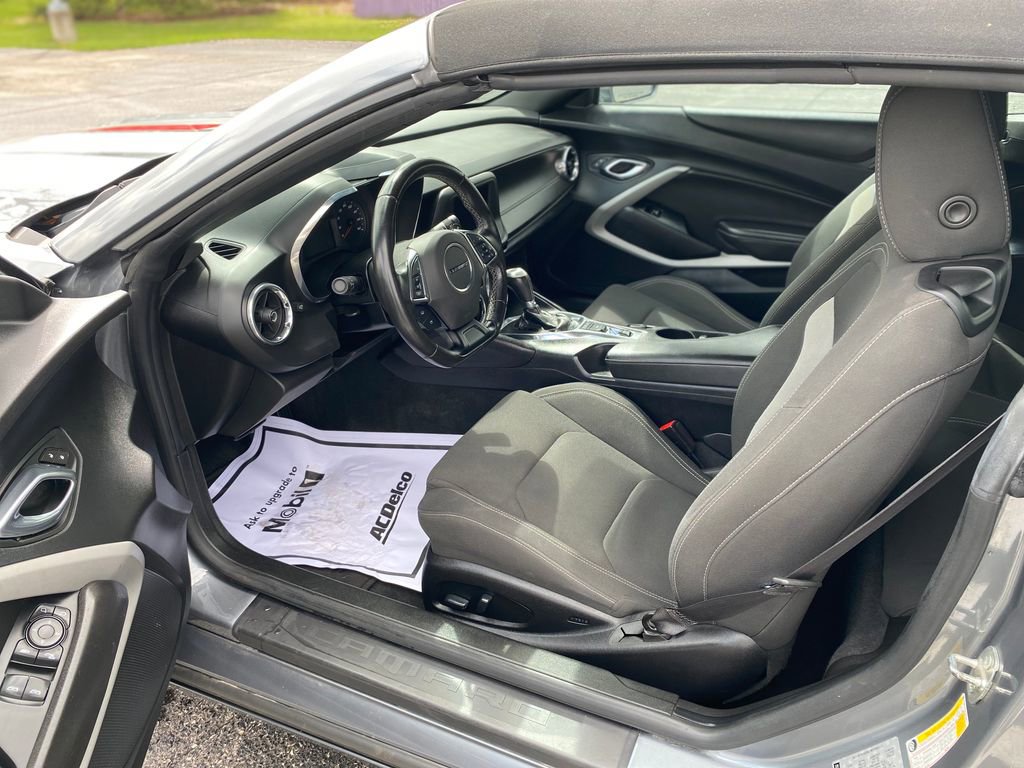 Used 2020 Chevrolet Camaro LT image 17