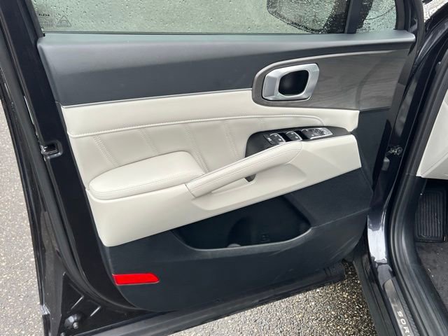 Used 2025 Kia Sorento SX image 10