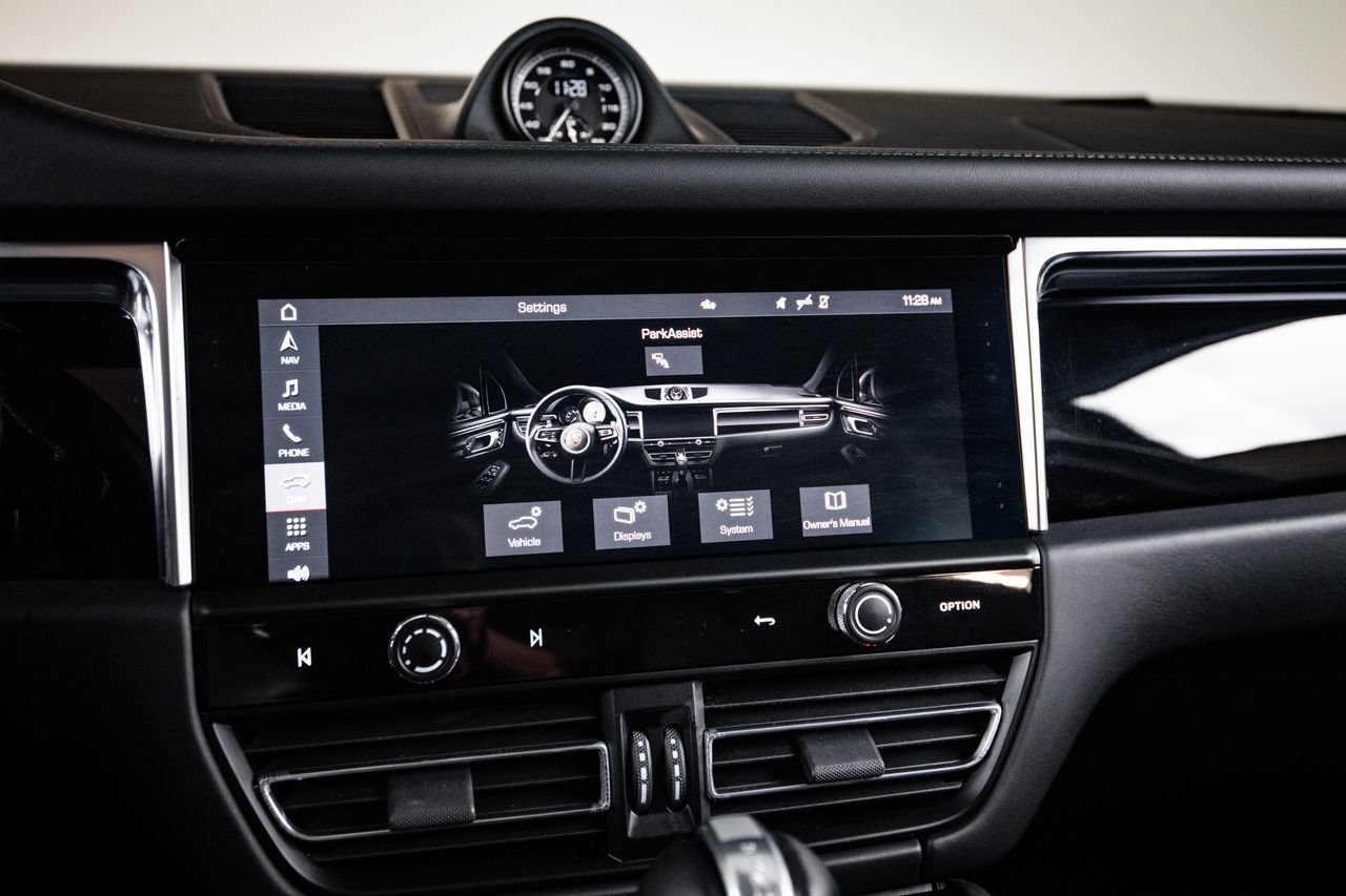 Certified 2023 Porsche Macan S AWD/4WD image 18