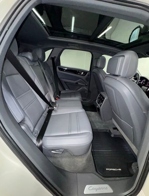 Used 2021 Porsche Cayenne image 12