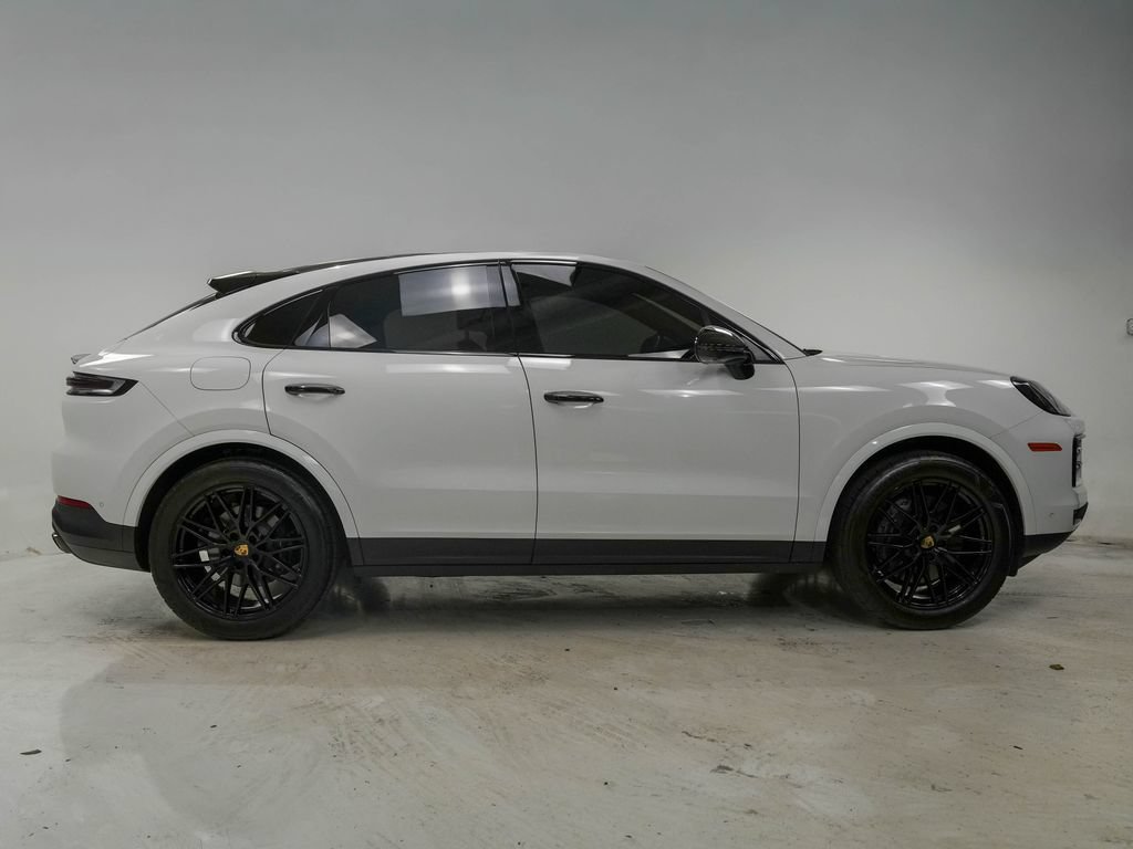 Certified 2024 Porsche Cayenne Coupe AWD/4WD image 9