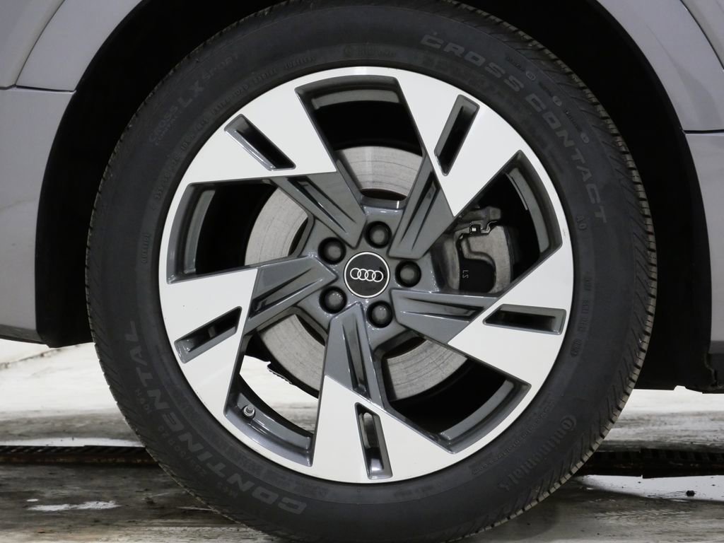 Used 2023 Audi e-tron Premium w/ Convenience Plus Package AWD/4WD image 10