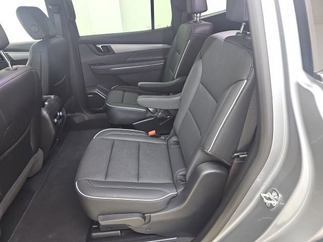 Used 2025 Buick Enclave Preferred image 3