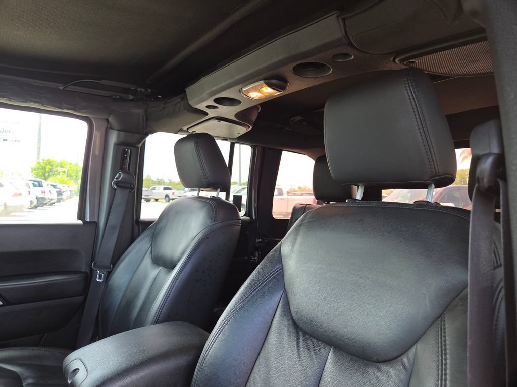 Used 2017 Jeep Wrangler Unlimited Sahara w/ Connectivity Group AWD/4WD image 28