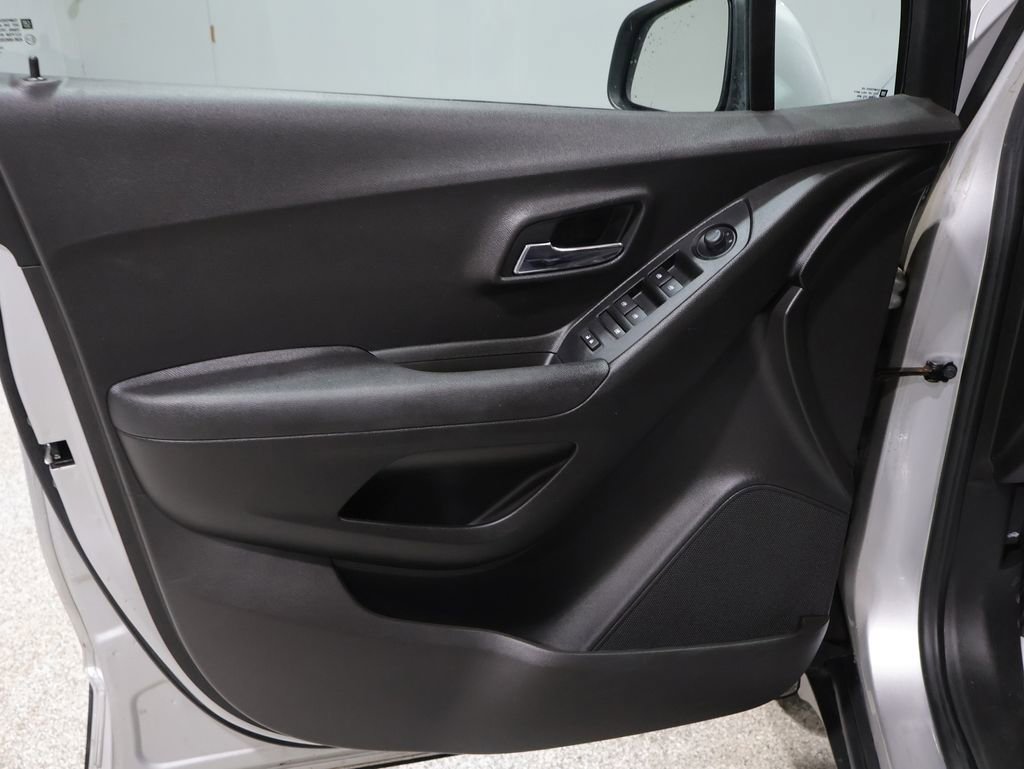 Used 2018 Chevrolet Trax LS image 13