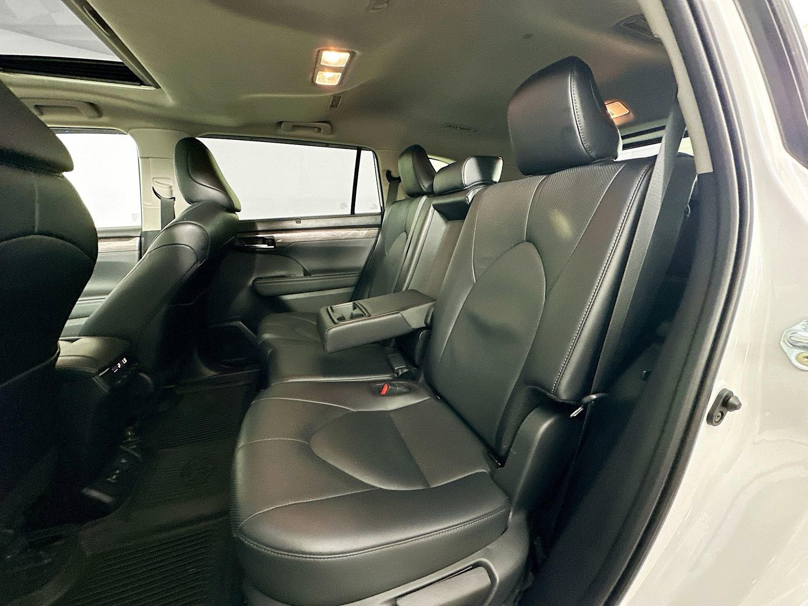 Used 2024 Toyota Highlander Limited image 26