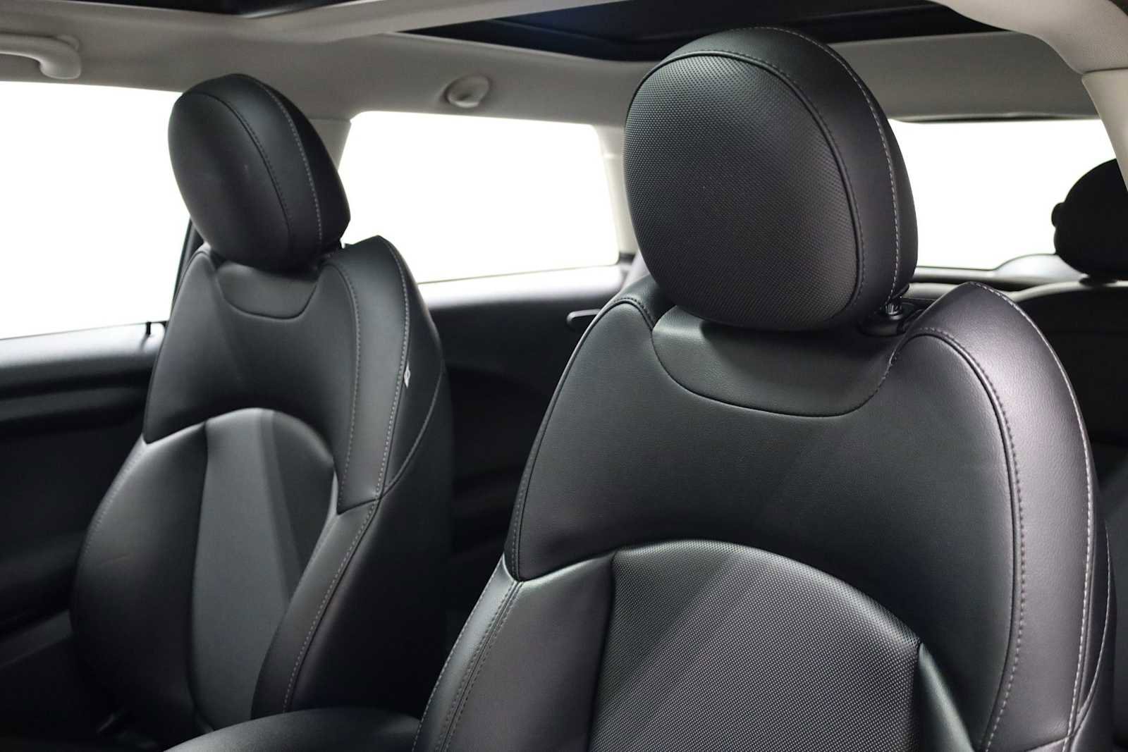 Used 2015 MINI Cooper 2-Door Hardtop image 18