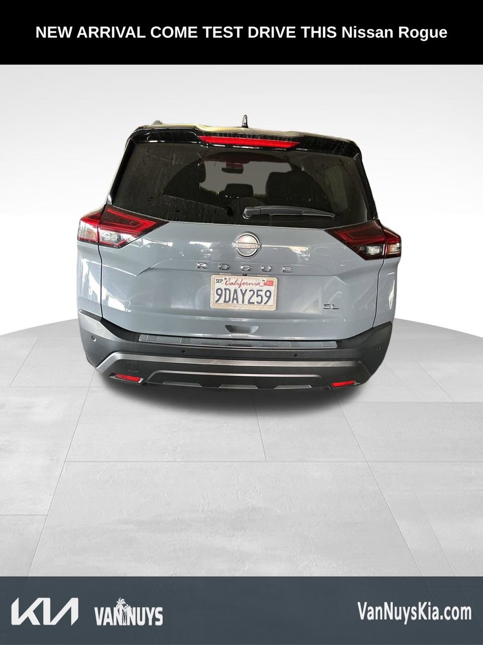 Used 2023 Nissan Rogue SL w/ SL Premium Package image 3